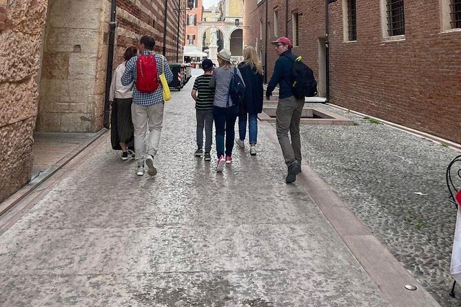 3-Hour Walking Tour with Guide Discovering Verona - Scaligero Bridge: medieval architecture that earns its photo