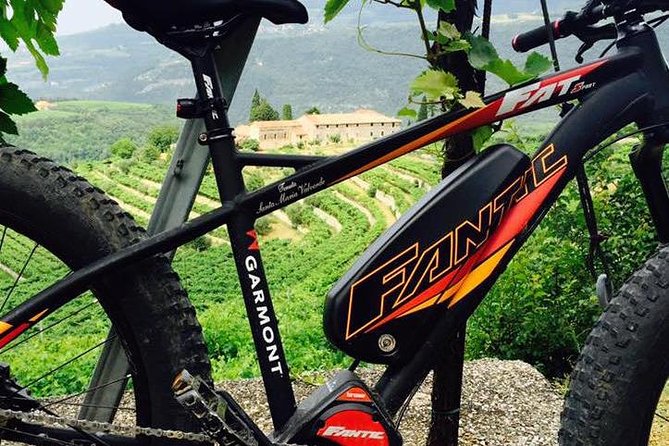 Bike Station Valpolicella: E-bike tour & Amarone Tasting - The e-bike route: vineyards, fields, and real riding time