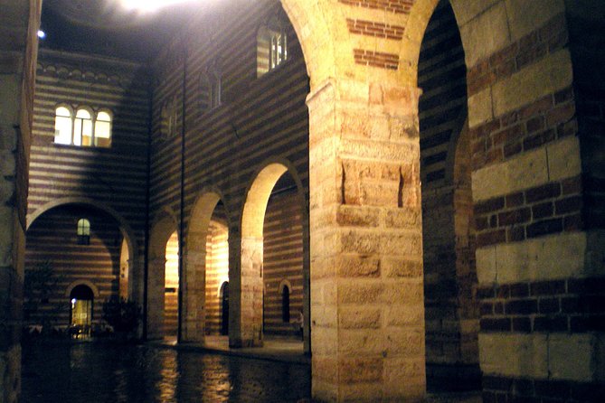 Dark Historical Verona Walking Tour - Piazza dei Signori to Arche Scaligere: Power Struggles in Stone