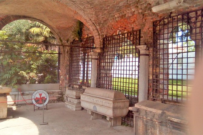 Dark Historical Verona Walking Tour - Jewish History at the Sinagoga di Verona
