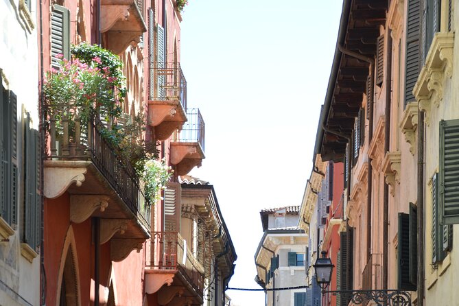 Hidden and fascinating Verona - 2 hour private walking tour - Arche Scaligere: the family tombs that do more than look old