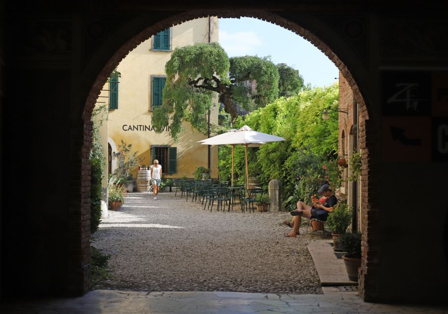 Lazise: Historical Center Wine Tasting Tour - Step into the historic courtyard at ZF4 Cellar