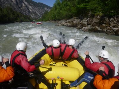 Ötztal: Rafting at Imster Canyon for Beginners - Getting There: Minibuses, Wetsuits, and Being Set Up Right