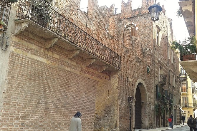 Passionate Verona: Living Romeo and Juliet's Story - Letters to Juliet and the Pleasure of “Recognizing” Verona