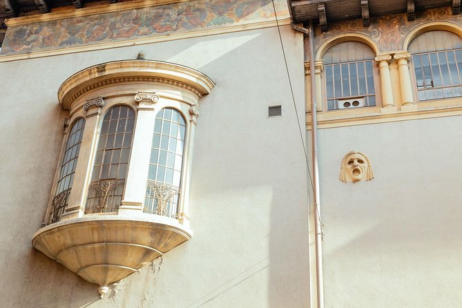 PRIVATE TOUR of Verona: Highlights & Hidden Gems With Locals & Snack Included - Meeting at P.za Bra: easy to find, easy to end