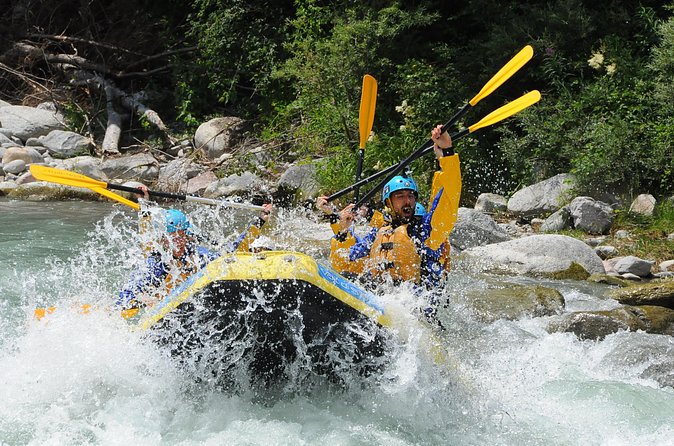 Rafting Power in Trentino - Safety briefing and equipment: the part that makes the fun possible
