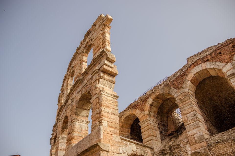 The Highlights of Verona Small Group Walking Tour - Castelvecchio Bridge to Arco dei Gavi: First Views and Quick Context