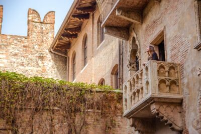 The Highlights of Verona Small Group Walking Tour - Choosing Your Starting Point: Teatro Ristori vs. Arena di Verona