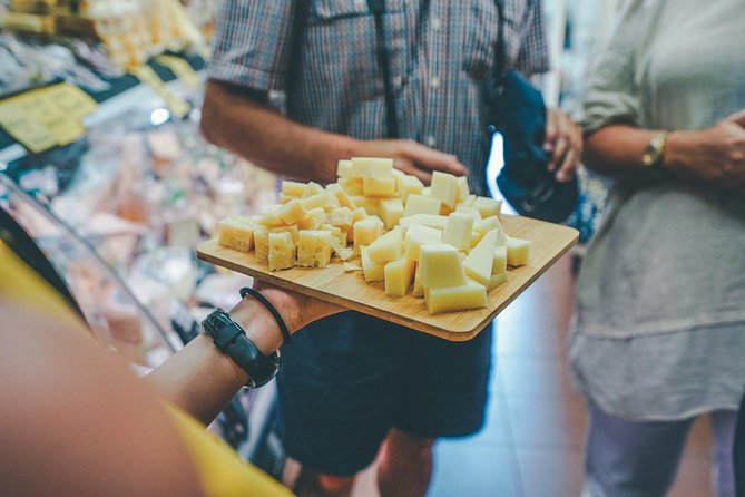 Verona All in one: Food Walking Tour, Lunch & Wine - Porta Borsari and the food district vibe