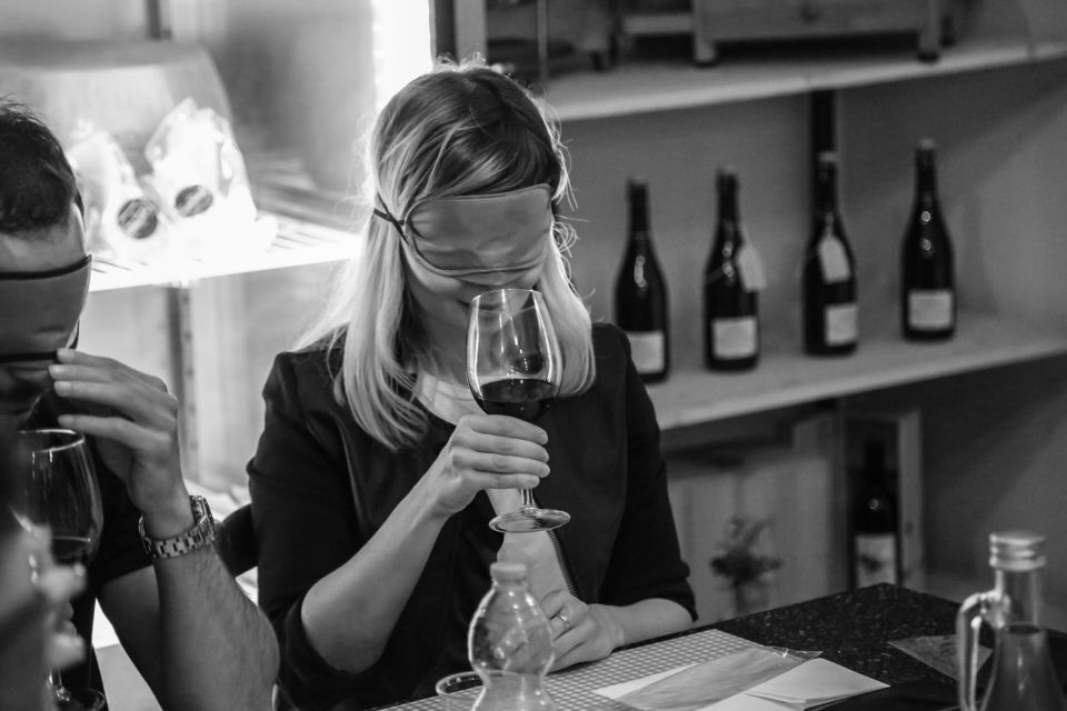 Verona: Blindfolded Wine Tasting - The one-hour flow: four tastings plus a final check