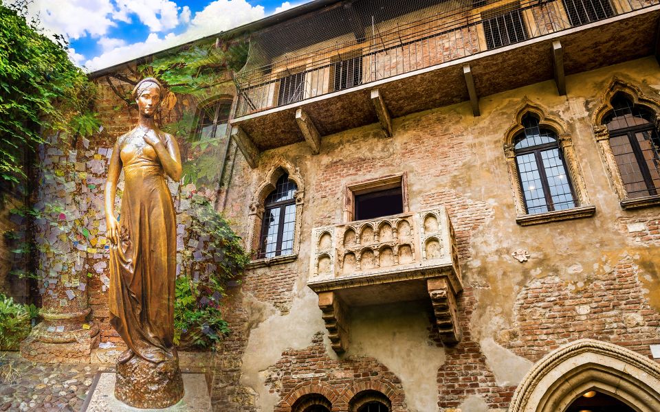 Verona: City Highlights Private Tour - Piazza dei Signori: The University-Square Side of Verona