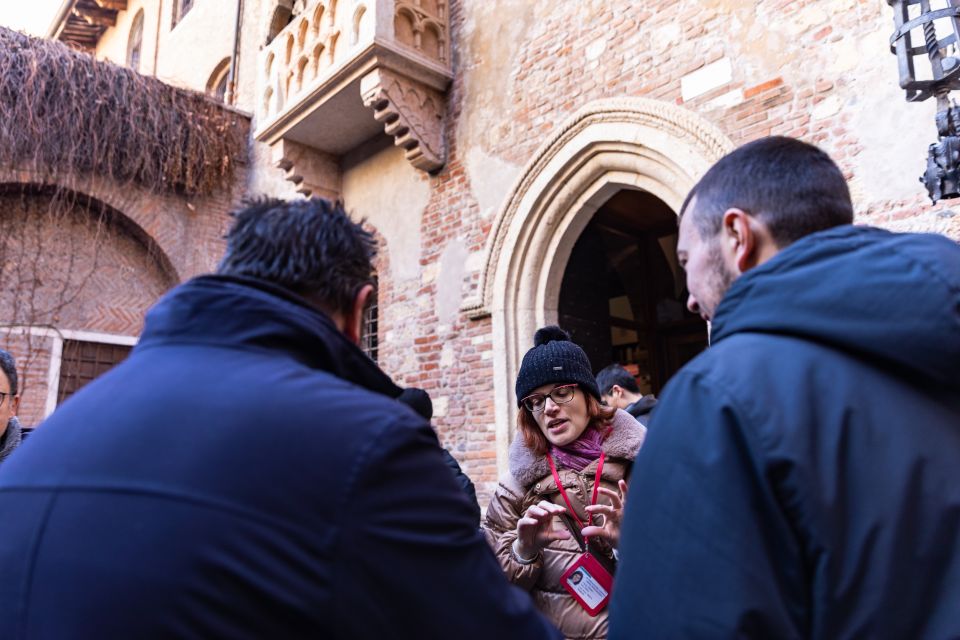 Verona: City Highlights & Street Food Walking Tour - Starting at Farmacia Internazionale with a coffee-and-pastry reset