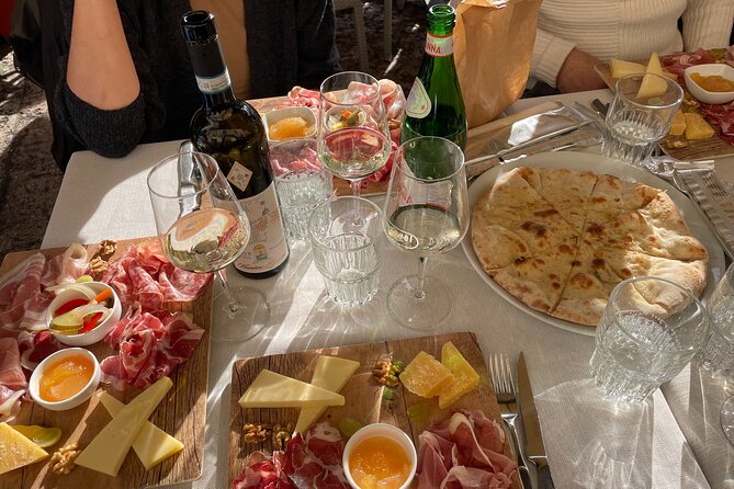 Verona: City Walking Tour with Cable Car Ride & Wine Aperitif - Juliet’s House from the outside: the love-story photo moment