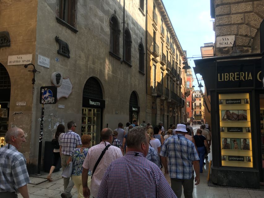 Verona Full-Day Tour from Lake Garda - Ponte Pietra and the Adige: Roman arch bridge views you can actually see