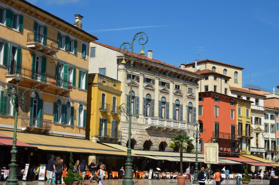 Verona Full-Day Tour from Lake Garda - Entering Verona via Piazza Bra and the Arena story