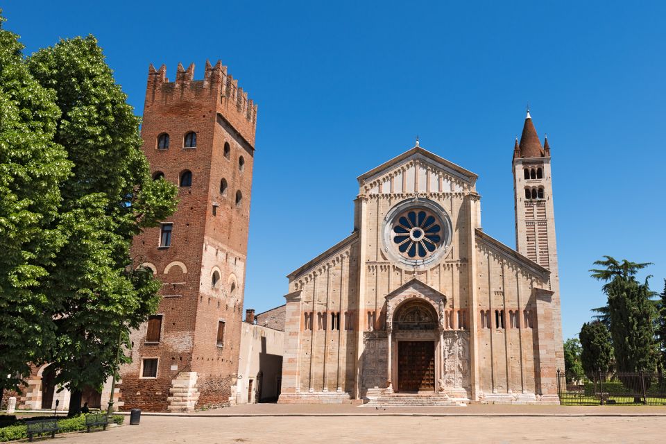 Verona: Hop-on Hop-off Tour 24 or 48-Hour Ticket - Audio commentary and headphones: how to make the narration useful