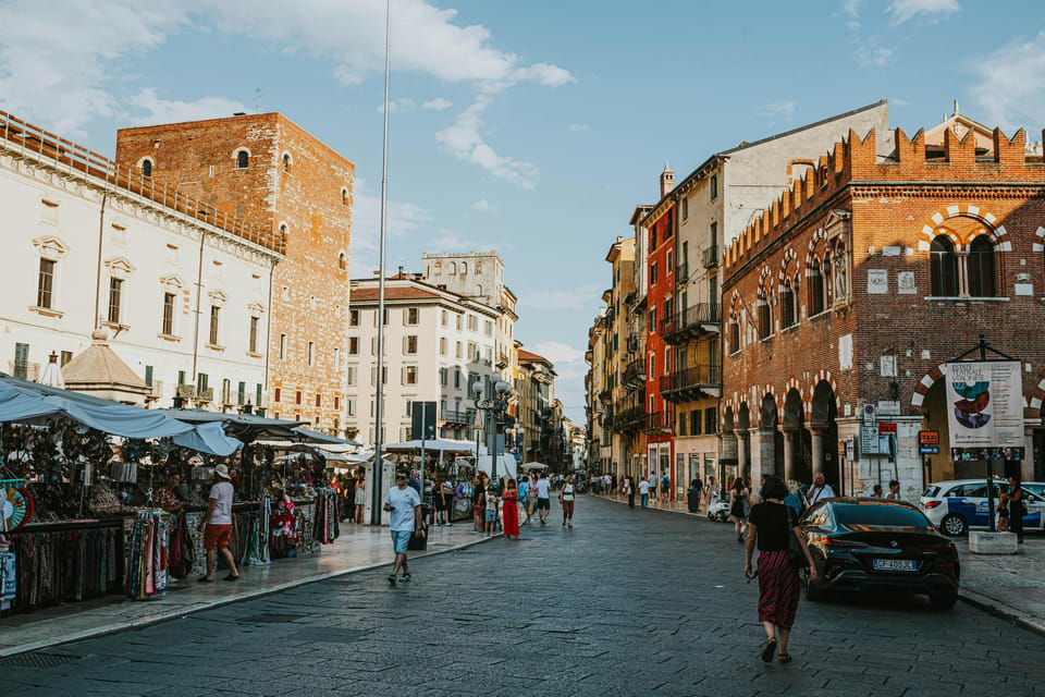 Verona: Interactive map for a self-guided tour. - Who this Verona map fits best