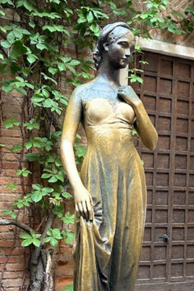 Verona: Juliet’s House Fast-Track Entry Ticket & Audio Guide - The self-guided audio tour: QR code, phone audio, and the real-world gotchas