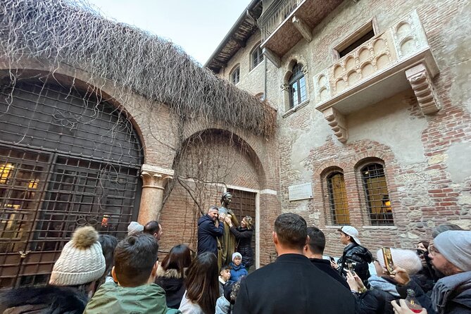 Verona Small Group Walking Tour with Cable Car and Arena Tickets - Piazza dei Signori and Dante: Power, Politics, and Poetry in One Stop