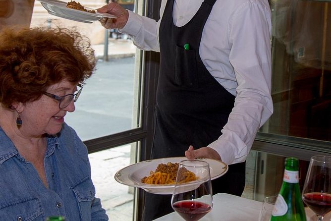 Verona walking tour:food, wine, legends, lunch/dinner & cable car - Winter vs summer: what changes when the season changes