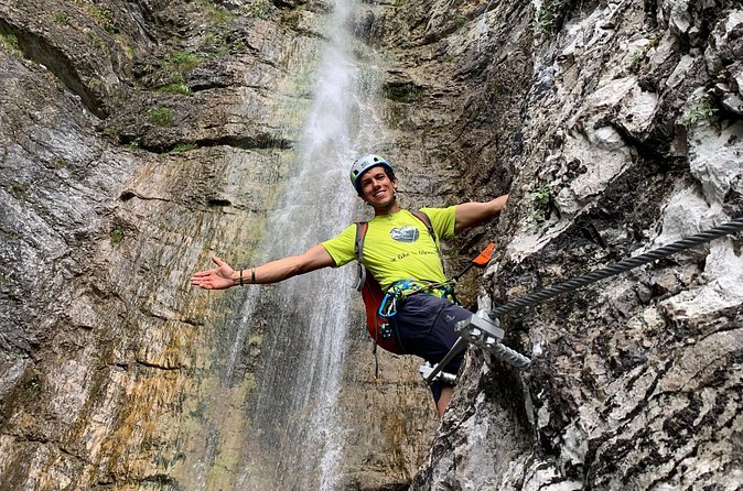 Via Ferrata Rio Ruzza - Horizontal passages and strength work right next to the falls