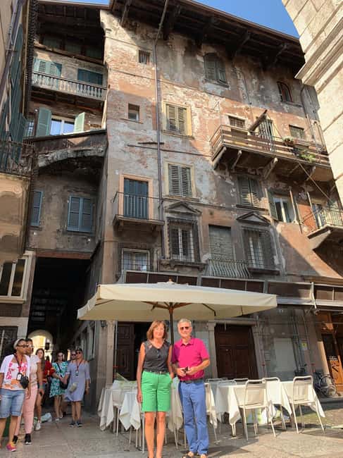 Welcome to Verona: Private Walking Tour with a Local - The stops that feel real: Roman remnants and a market for builders